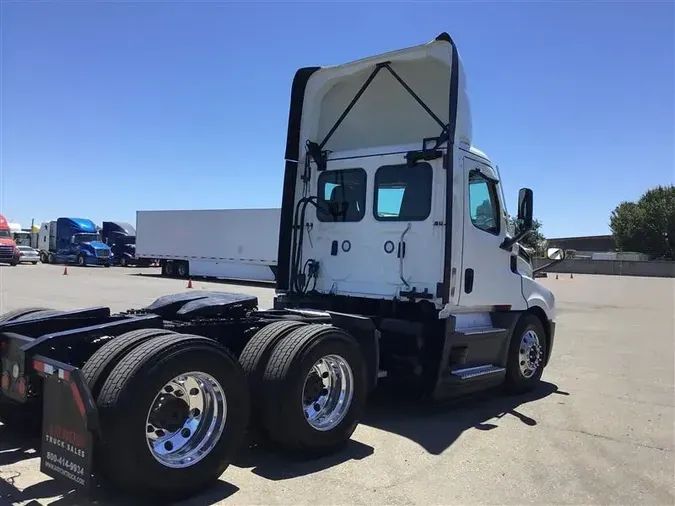 2022 FREIGHTLINER CA126