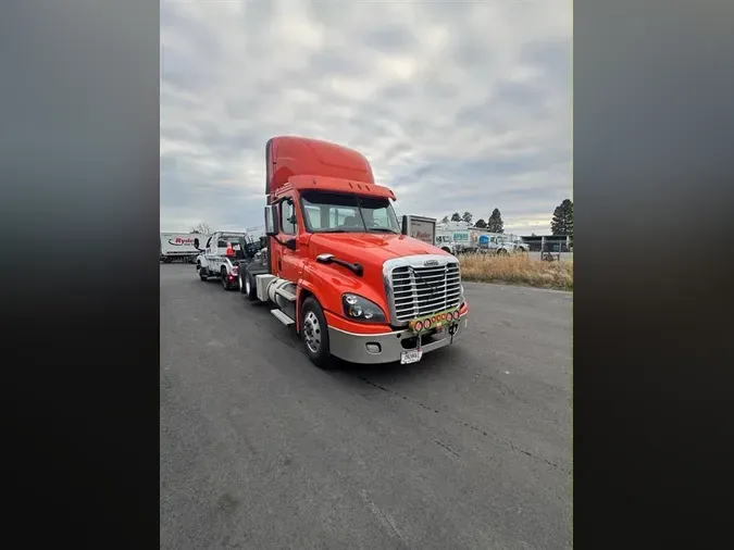 2018 FREIGHTLINER/MERCEDES CASCADIA 125