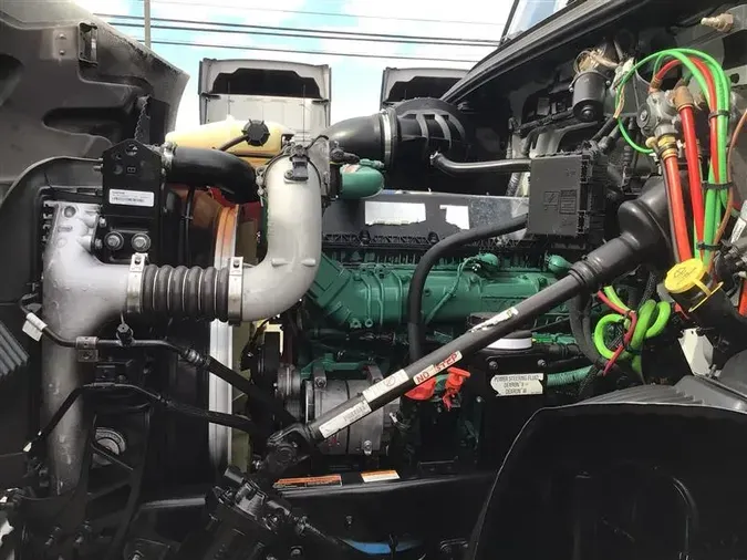 2021 VOLVO VNR64T640d2152865eb33f2c39067d0eca69d3b18