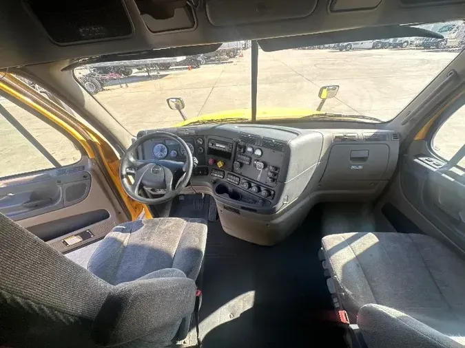 2018 Freightliner X12564ST