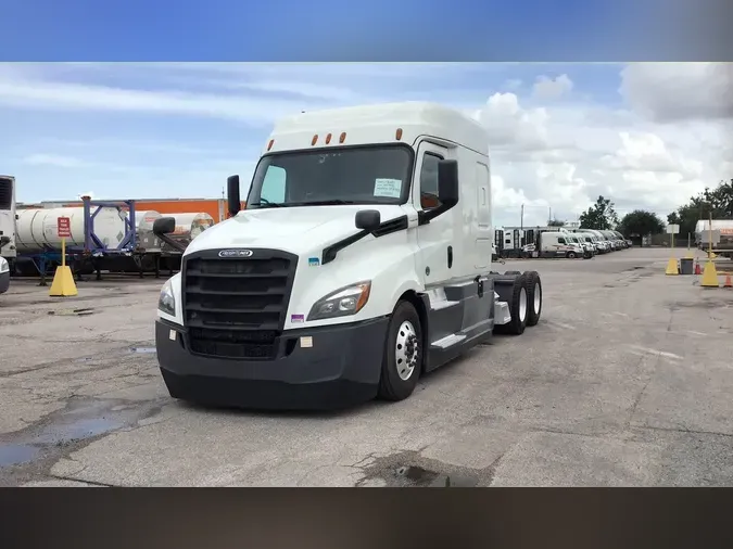 2020 Freightliner Cascadia 126