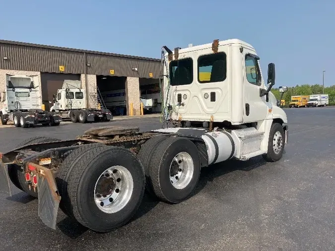 2016 Freightliner X12564ST