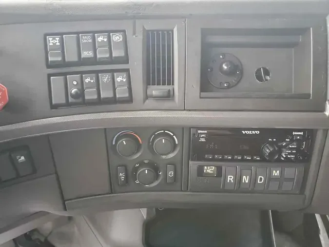 2020 VOLVO VNL64T760