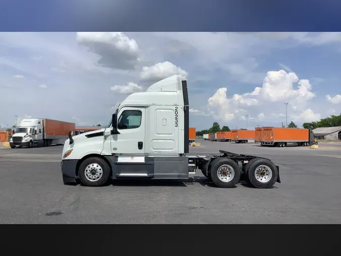 2020 Freightliner Cascadia 126