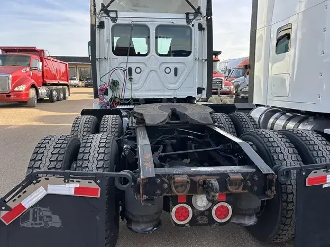 2020 FREIGHTLINER CASCADIA 126d227b74587d602bbc682cc7af256fcb3