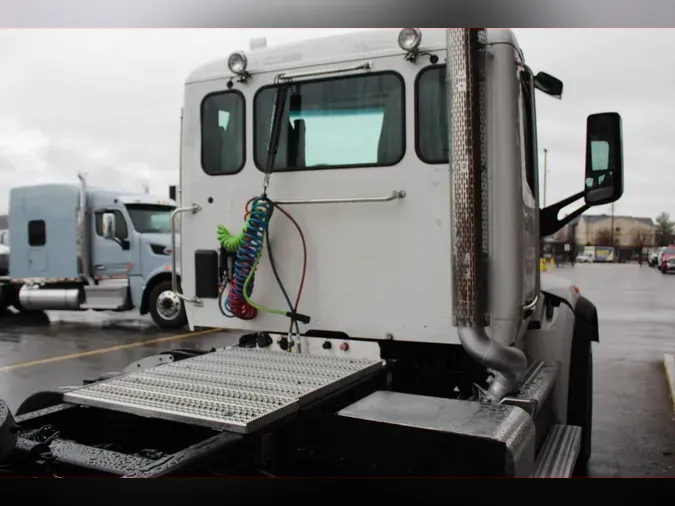 2018 Peterbilt 567