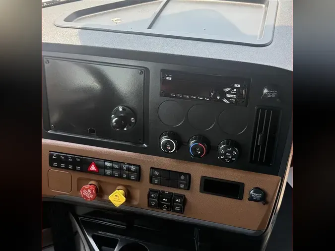 2022 FREIGHTLINER CA126