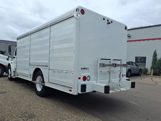 2016 FREIGHTLINER/MERCEDES M2 106