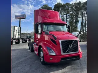 2021 VOLVO VNR64T300