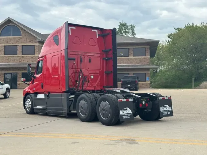 2022 FREIGHTLINER Cascadia 126d23c0d7a06724d12b2959ccded0b85cf