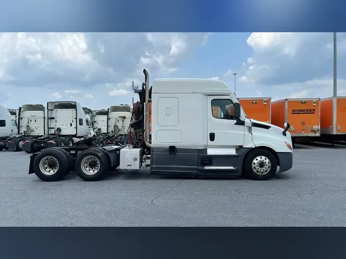 2021 Freightliner Cascadia 126