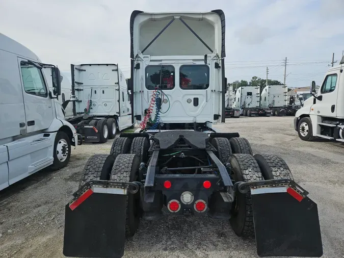 2017 FREIGHTLINER/MERCEDES CASCADIA 125