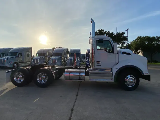 2026 Kenworth T880
