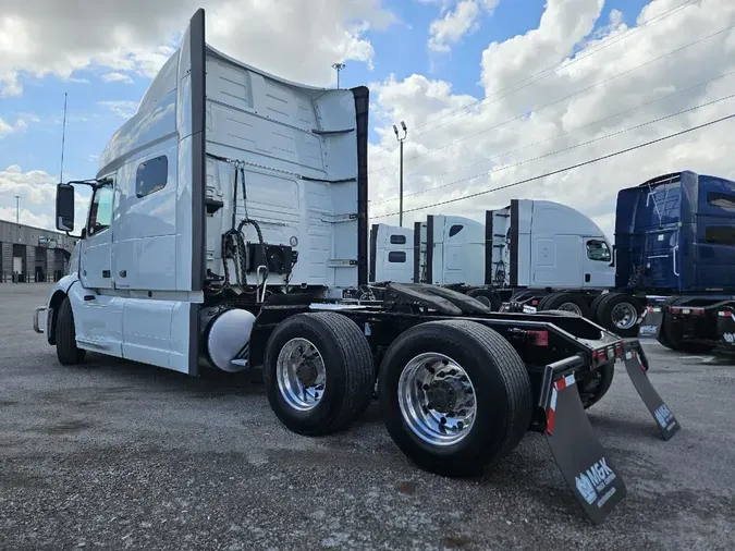 2022 VOLVO VNL64T740