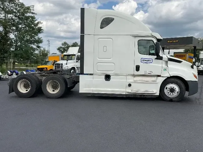 2018 Freightliner T12664ST