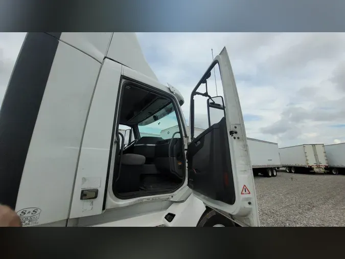 2019 Volvo VNL300