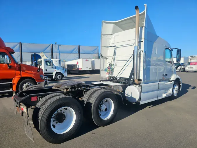 2019 VOLVO VNR64T-640