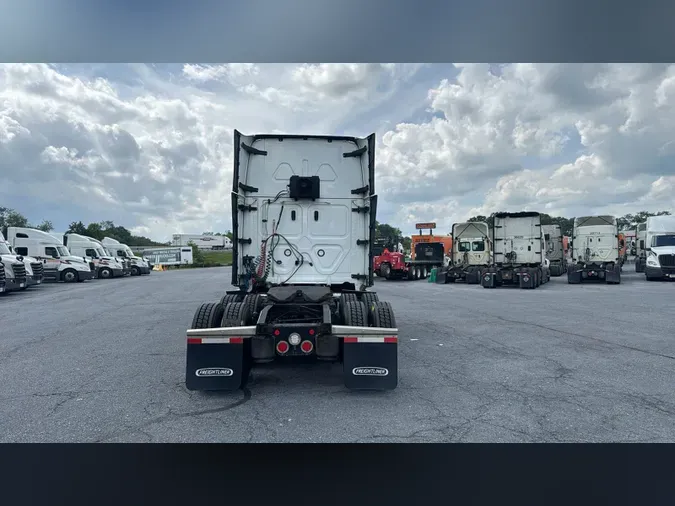 2023 Freightliner Cascadia 126