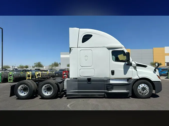 2022 Freightliner Cascadia 126
