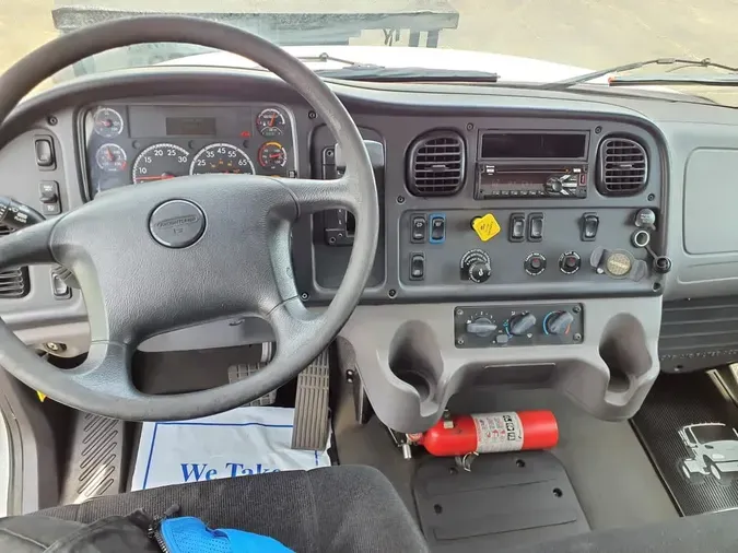 2018 FREIGHTLINER M2 106