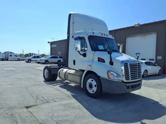 2019 FREIGHTLINER CASCADIA 113