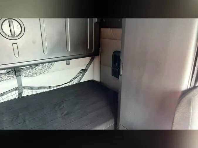 2020 Freightliner Cascadia 126