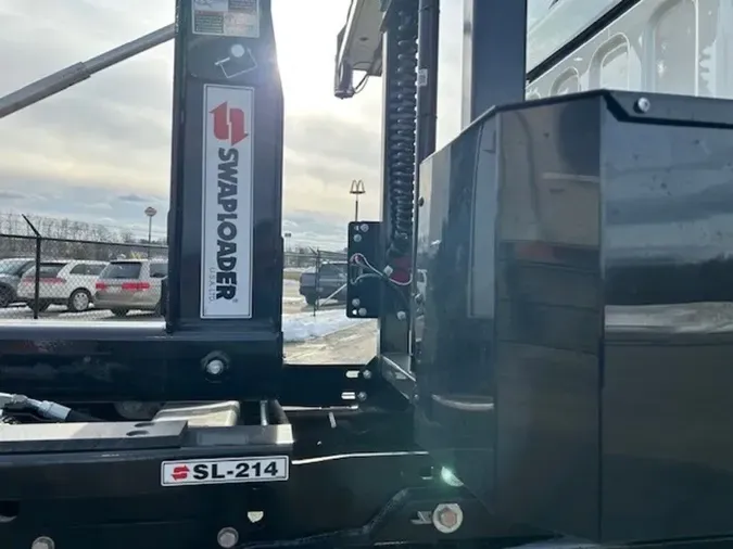 2017 Freightliner M2 106