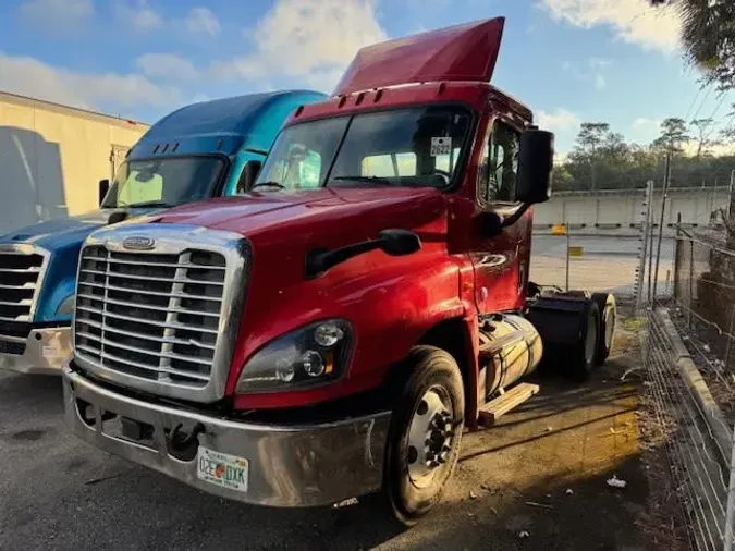 2019 FREIGHTLINER/MERCEDES CASCADIA 125d264a0c35b76a4d558e65387413b6de5