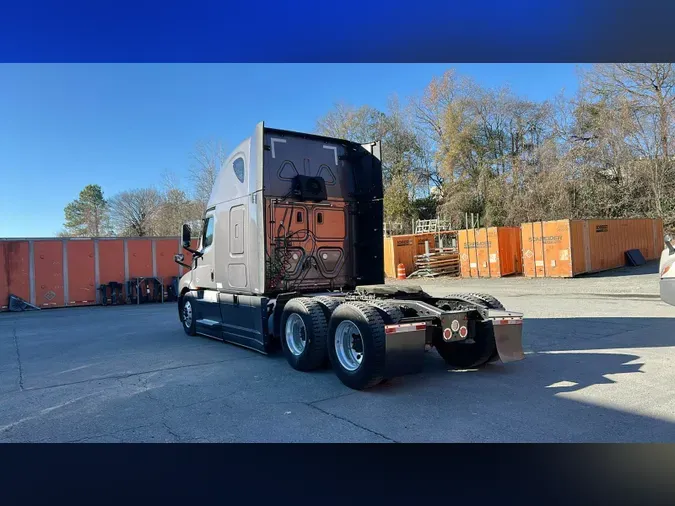 2023 Freightliner Cascadia 126
