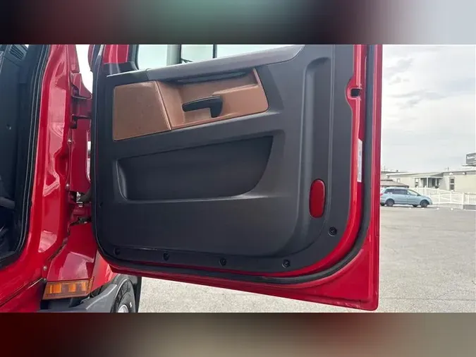 2021 FREIGHTLINER CA126