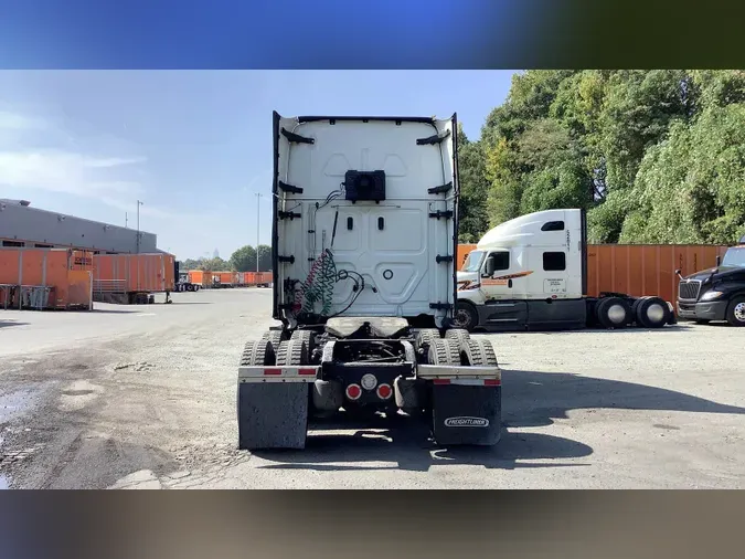 2022 Freightliner Cascadia 126