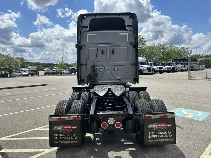 2022 Freightliner Cascadia 126