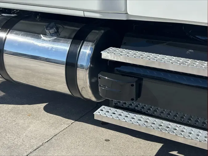 2020 FREIGHTLINER CASCADIA 126