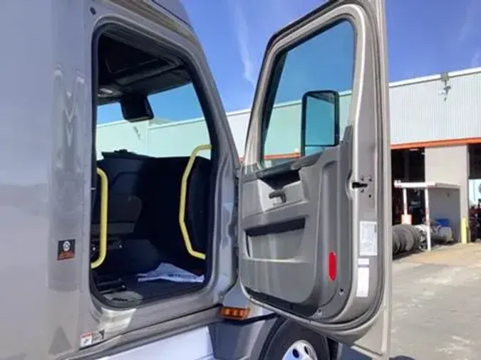 2023 Freightliner Cascadia