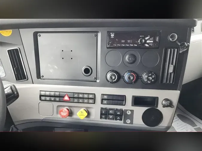 2021 FREIGHTLINER CA126