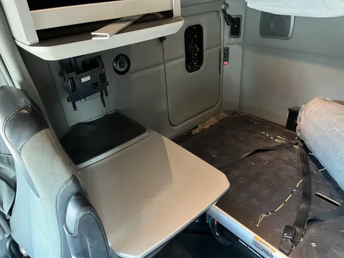 2022 Kenworth T680d2741753e75ddfe49368066e2aa086fa