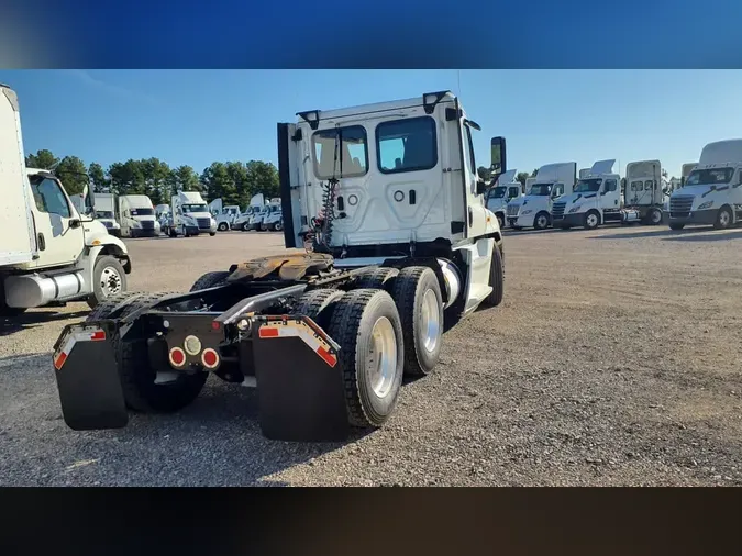 2020 FREIGHTLINER/MERCEDES CASCADIA 125
