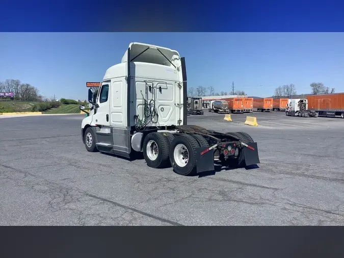 2021 Freightliner Cascadia 126