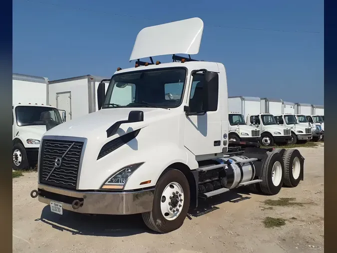 2019 VOLVO VNL64T-300