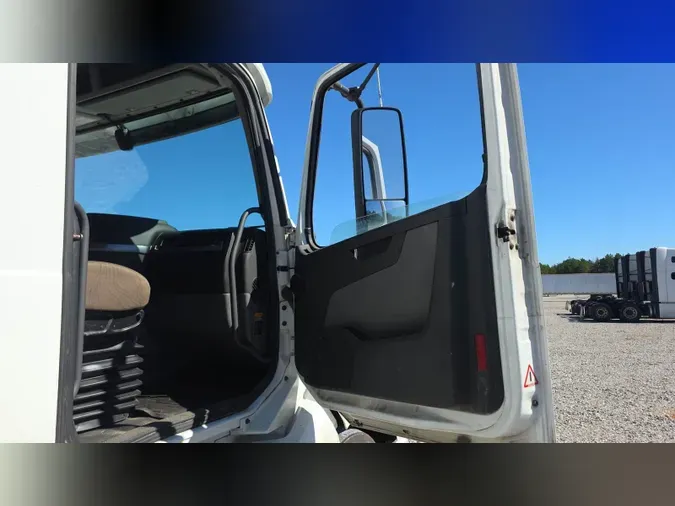 2019 Volvo VNL300