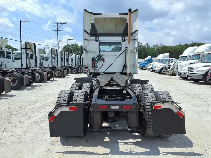 2020 VOLVO VNL64T-300