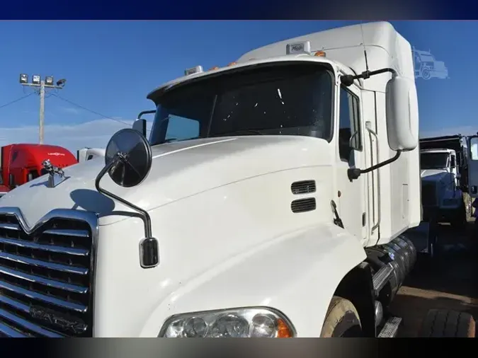 2013 MACK PINNACLE CXU613