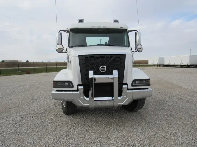 2025 VOLVO VHD