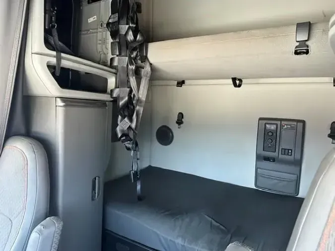 2022 Volvo VNL64T760d284409bbda71288d24dc8f74596d108