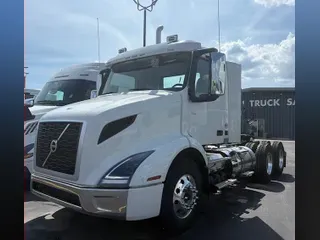 2026 VOLVO TRUCK VNR64T300