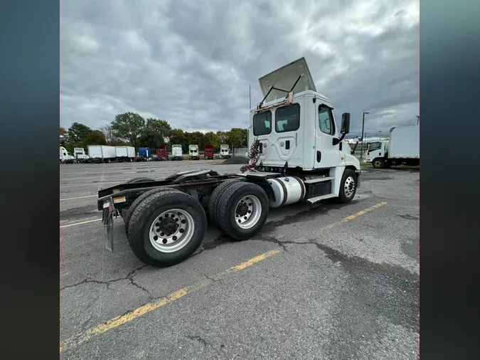 2017 FREIGHTLINER/MERCEDES CASCADIA 125