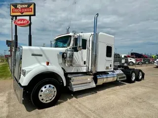 2023 Kenworth W900
