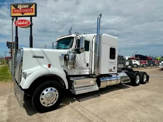 2023 Kenworth W900