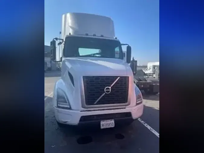 2018 VOLVO VNL64T-300d294886db1a9502005b40c5c004cf0bd