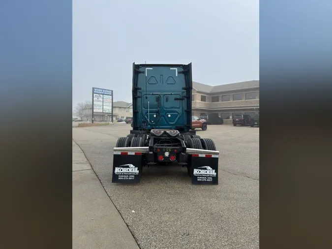 2022 FREIGHTLINER Cascadia 126